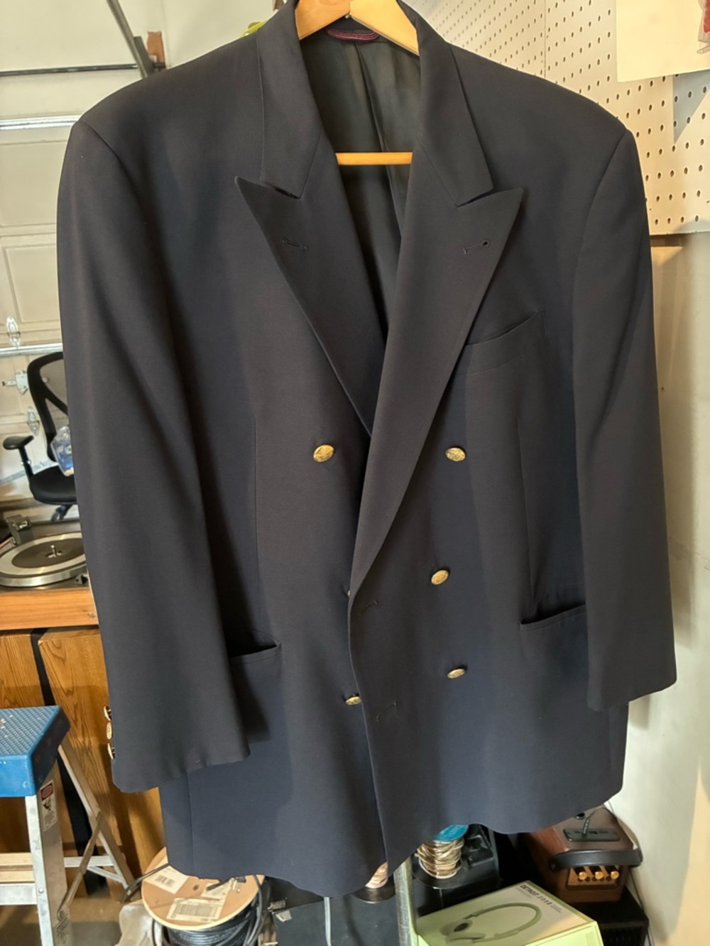 Double-Breasted Navy Blazer
Wool
HART SCHAFFNER AND MARX
44R